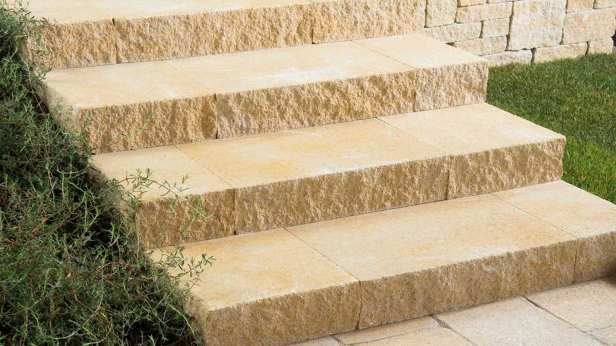 Leier Castrum lépcsőblokk