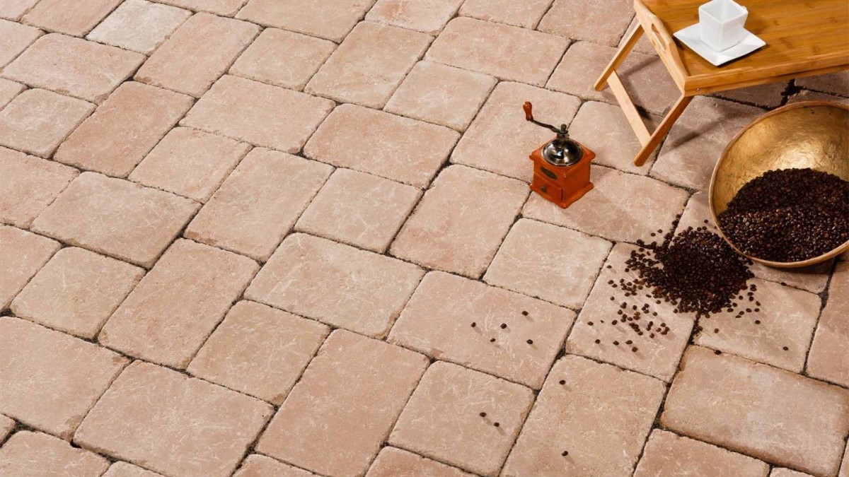 Leier Mercato térkő